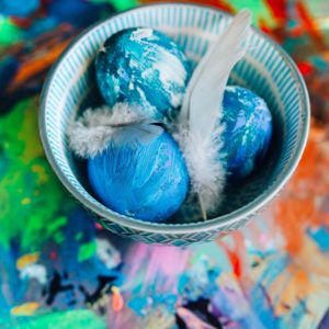 ブルーのアートなイースターエッグ1