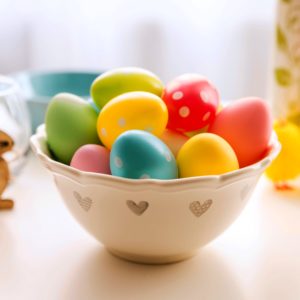 器に入れたイースターエッグ1