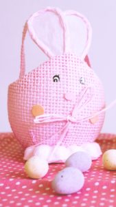 ピンクのウサギのバスケット1