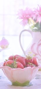 ピンクの花と苺2