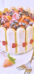 ハートの飾りの苺ケーキ4