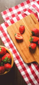 ウッドボードと苺1