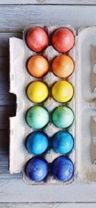 卵パックのカラフル卵1