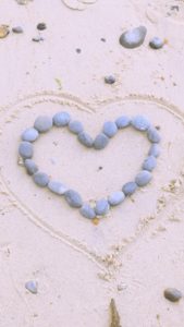 石を並べたハート2