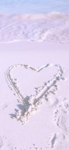 砂浜に書いたハート2