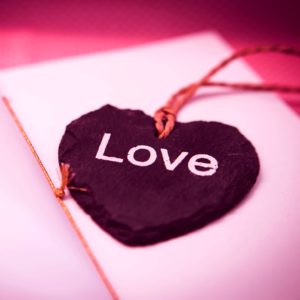 ワインカラーのハートプレート1