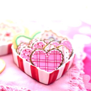 陶器に入ったハートクッキー1