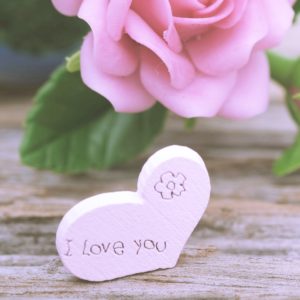 ピンクのバラとハート2