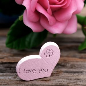 ピンクのバラとハート1