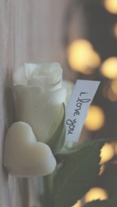 白いバラとハートのソープ2