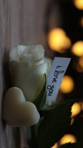 白いバラとハートのソープ1