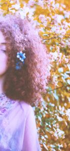 紫の洋服の女の子2