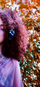 紫の洋服の女の子1