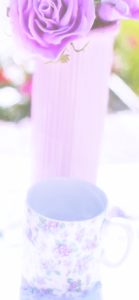 紫のバラと花柄のカップ2