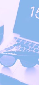 パソコンとサングラス2