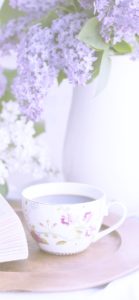 紫の花とコーヒー2