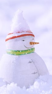 雪の中の雪だるま人形2