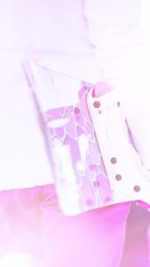 スノーボードを持った女の子2