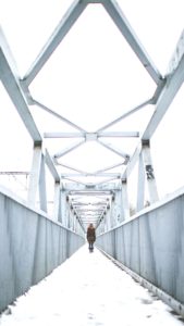 雪が積もった橋1