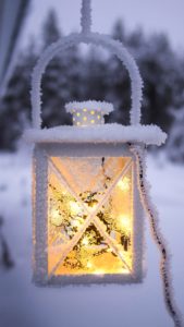 雪の中のランタン1