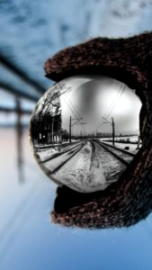 球体の中の線路1