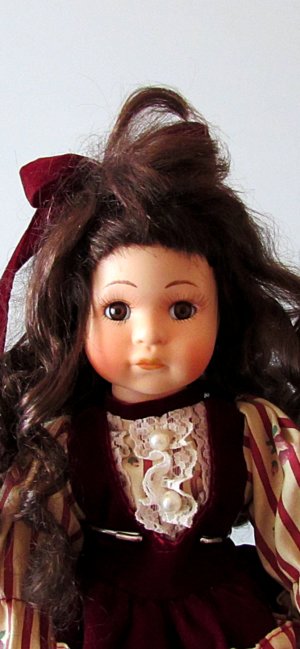 レトロな女の子の人形