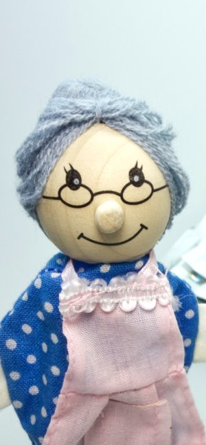 おばあさんの人形