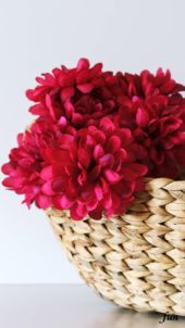 カゴに飾ったダリア