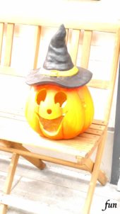帽子をかぶったハロウィンランタン