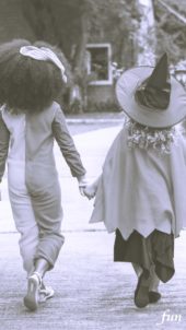 ハロウィンの日の小さい女の子