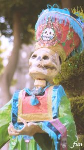 位の高そうなガイコツ