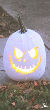 白いカボチャのホラーなランタン