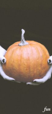 カボチャを持った女の子