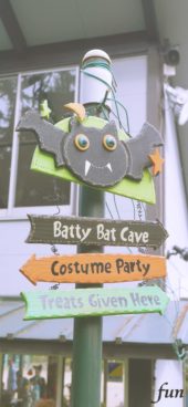 コウモリ印のハロウィン案内ボード