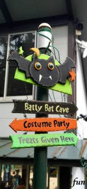 コウモリ印のハロウィン案内ボード