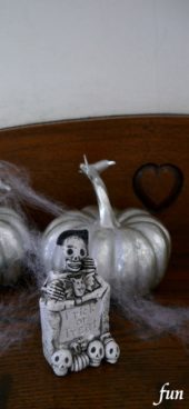 シルバーのかぼちゃとドクロの飾り