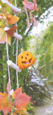 つられたハロウィン飾り