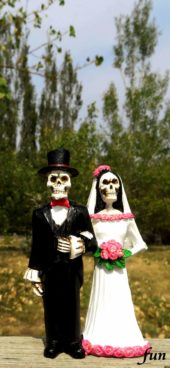 ガイコツの新郎新婦