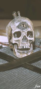 三ツ目のドクロ