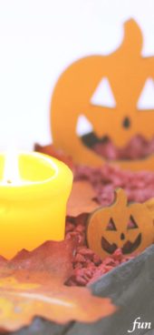 キャンドルとハロウィン飾り