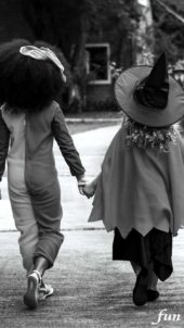 ハロウィンの日の小さい女の子