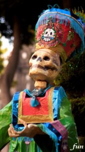 地位の高そうなガイコツ