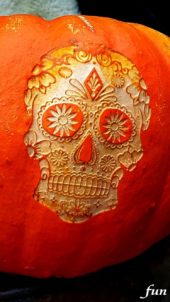 カボチャに彫られたドクロ