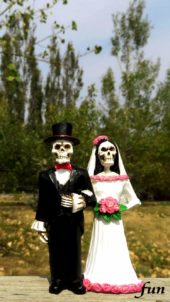 ガイコツの新郎新婦