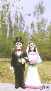 ガイコツの新郎新婦