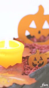 キャンドルとハロウィンの飾り