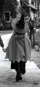 仮装をした小さい女の子