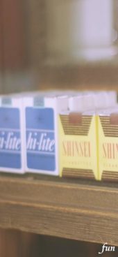 店のショーウインドウ