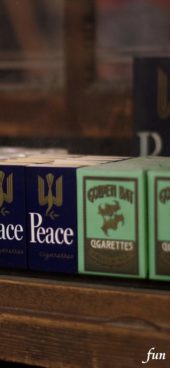 店のショーウインドウ