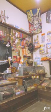 昭和レトロな駄菓子屋